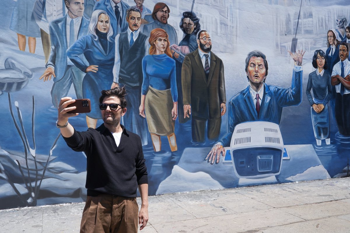 AppleTV's tweet image. "The Exalted Victory of Cold Harbor" has escaped the severed floor. Selfie accordingly. #Severance

📍7769 Melrose Ave, Los Angeles, CA 90046