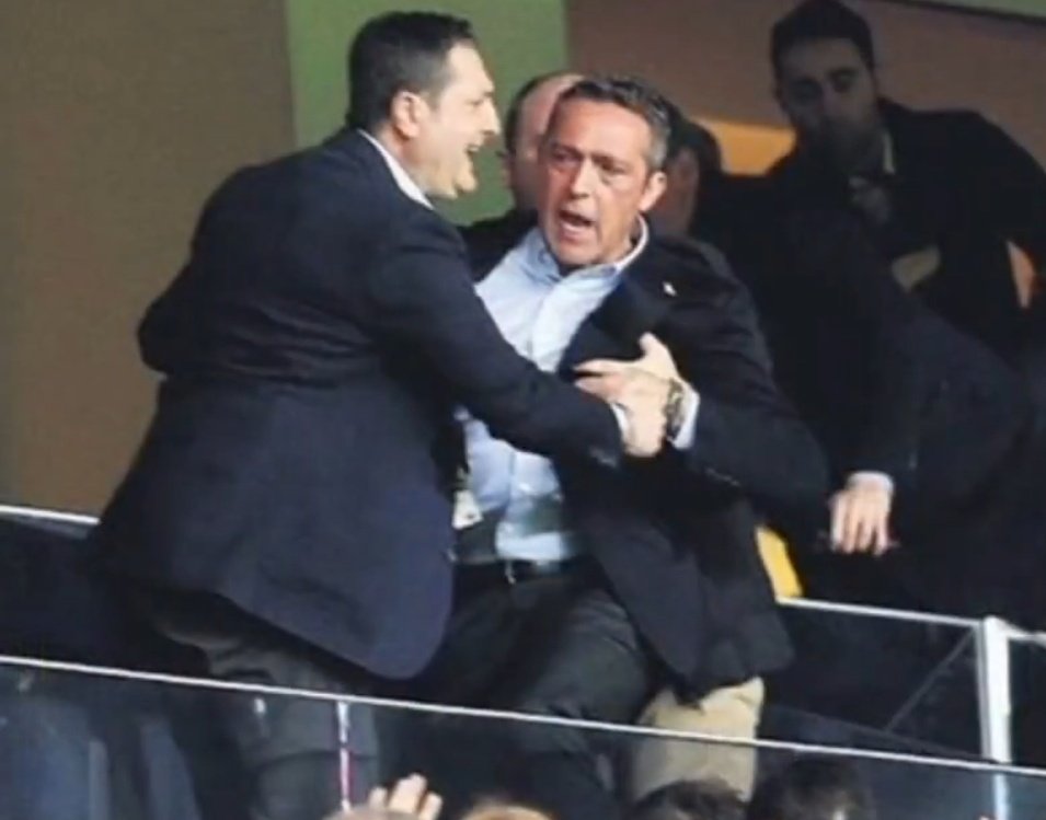 SENİ DE SENİ SEVENİ DE SEVMİYORUM!
#AliKocİstifa