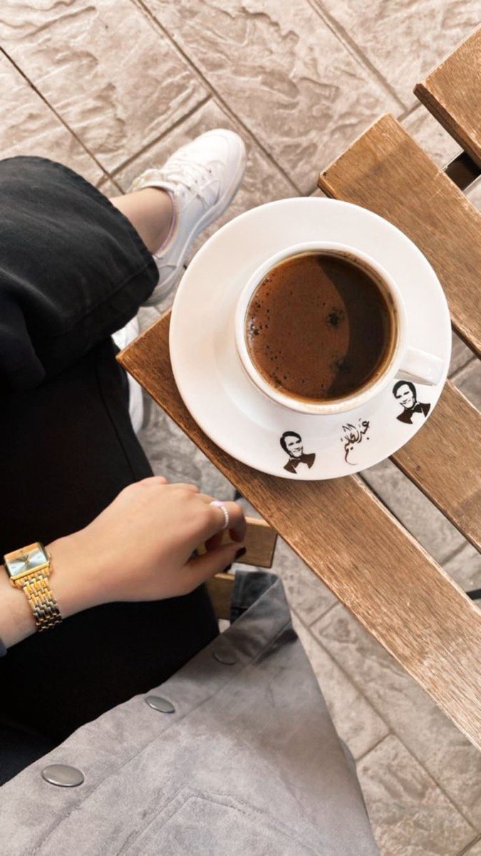 الأشياء التي يُبالَغ في تكديسها ستصاب يوماً ما بما يغيّر طبيعتها، إما بالتآكل وإما التلوث أو التلاشي، كل شيء لا يُستخدم مُعرّض للتلف؛حتى الشعور والكلمات ..!!

#سارة_الروقي