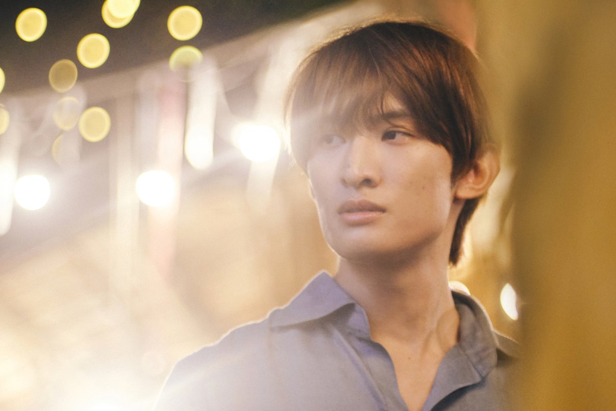 TVガイドWeb【公式】 (@tvgweb) on Twitter photo 🎬10/31公開
森崎ウィン×向井康二
映画「(LOVE SONG)」🌻
異国の地で再会した2人の“両片思い”を描く
ピュアラブストーリー💖
イヤホンを分け合うシーン
再会のぎこちなさ…
トキメキと切なさが詰まった6枚のカット公開🎞️
🔽記事はこちら
tvguide.or.jp/news/news-3939…
#SnowMan <a href="/movie_lovesong/">映画『(LOVE SONG)』公式🌻🌻</a> 🎬10/31公開
森崎ウィン×向井康二
映画「(LOVE SONG)」🌻
異国の地で再会した2人の“両片思い”を描く
ピュアラブストーリー💖
イヤホンを分け合うシーン
再会のぎこちなさ…
トキメキと切なさが詰まった6枚のカット公開🎞️
🔽記事はこちら
tvguide.or.jp/news/news-3939…
#SnowMan <a href="/movie_lovesong/">映画『(LOVE SONG)』公式🌻🌻</a>