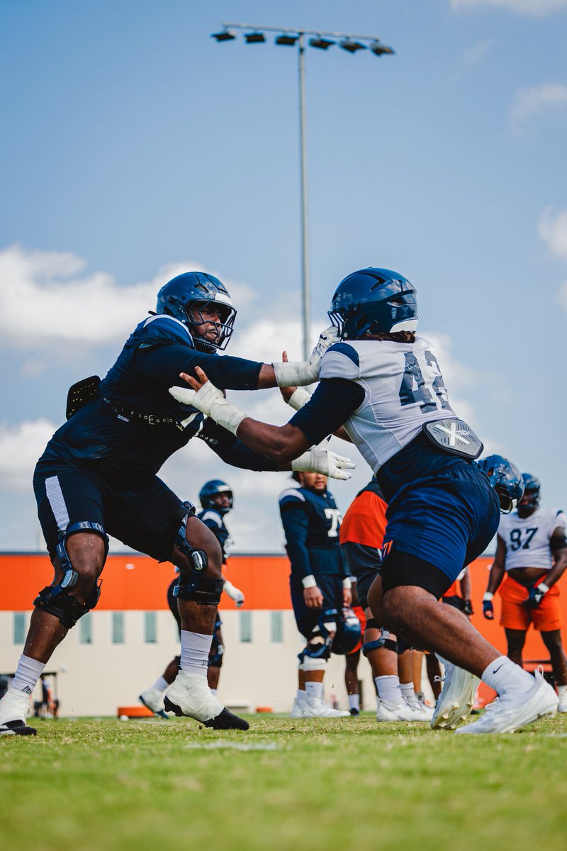 No. Days. Off. 💪😤

#210TriangleOfToughness | #BirdsUp🤙