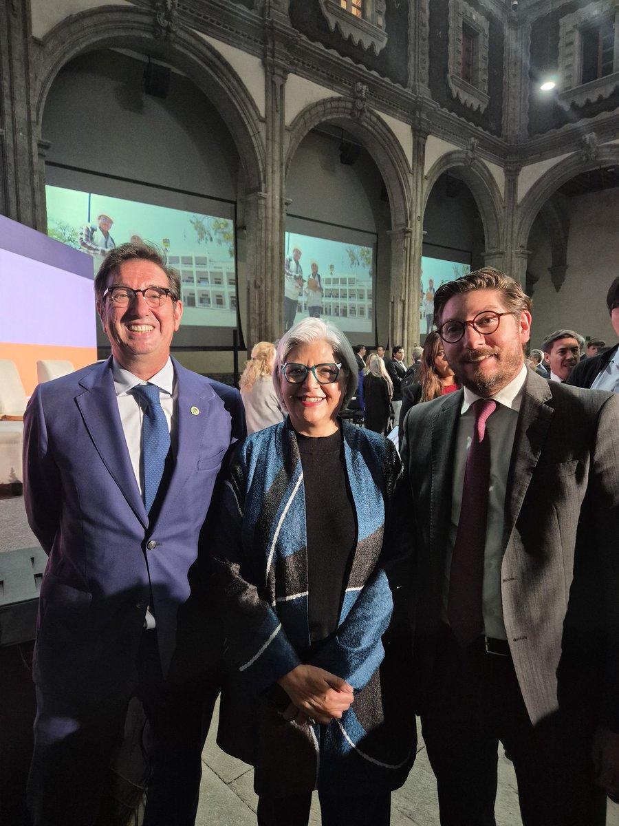JONAS MURILLO (@jonasmurillo1) on Twitter photo Acompaño al Presidente de <a href="/CANAINCA/">CANAINCA</a>, <a href="/HPRSantiago/">Santiago Hernandez Pons Riba</a>, al conversatorio organizado por <a href="/INEGI_INFORMA/">INEGI INFORMA</a> para hablar de la "Explotación y usos de la información de los CENSOS ECONOMICOS 2024" e inaugurado por su Presidente <a href="/GMarquezColin/">Graciela Márquez Colín</a>
El volumen de información que nos brinda el Acompaño al Presidente de <a href="/CANAINCA/">CANAINCA</a>, <a href="/HPRSantiago/">Santiago Hernandez Pons Riba</a>, al conversatorio organizado por <a href="/INEGI_INFORMA/">INEGI INFORMA</a> para hablar de la "Explotación y usos de la información de los CENSOS ECONOMICOS 2024" e inaugurado por su Presidente <a href="/GMarquezColin/">Graciela Márquez Colín</a>
El volumen de información que nos brinda el