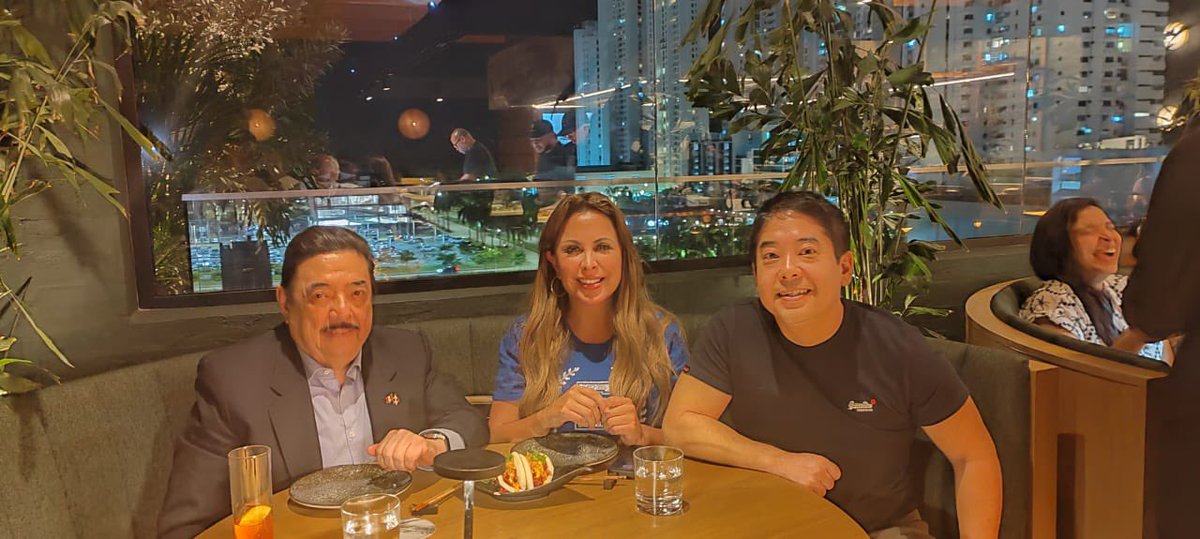 Patty Chirinos (@pattychirinosve) on Twitter photo Junto a Mario D’Andrea, tuve el honor de compartir un grato momento con Mitsuharu “Micha” Tsumura, chef y dueño de Maido, el mejor restaurante del mundo. Un verdadero orgullo peruano. Su talento, esfuerzo y compromiso son inspiración para todo el país. <a href="/Mitsuharu_maido/">Mitsuharu Tsumura</a> <a href="/mardanri/">J. Mario D´Andrea R</a> Junto a Mario D’Andrea, tuve el honor de compartir un grato momento con Mitsuharu “Micha” Tsumura, chef y dueño de Maido, el mejor restaurante del mundo. Un verdadero orgullo peruano. Su talento, esfuerzo y compromiso son inspiración para todo el país. <a href="/Mitsuharu_maido/">Mitsuharu Tsumura</a> <a href="/mardanri/">J. Mario D´Andrea R</a>