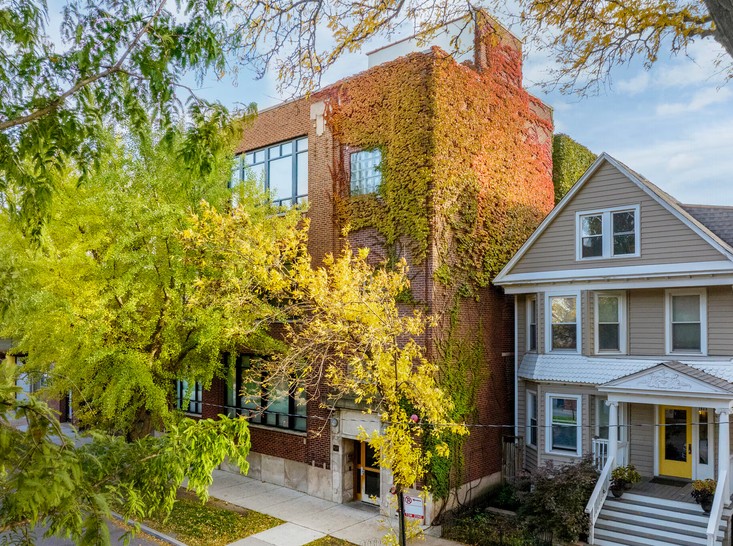 StraussChicago's tweet image. 1821 Berteau: Three-Story Office Building for Sale or Lease in #Ravenswood. Contact Craig Wolf  craig@straussrealty.com  #officebuilding #chicagooffice #officespace #lightproduction #loftoffice #redevelopment #officeforlease #investmentopportunities #realestate