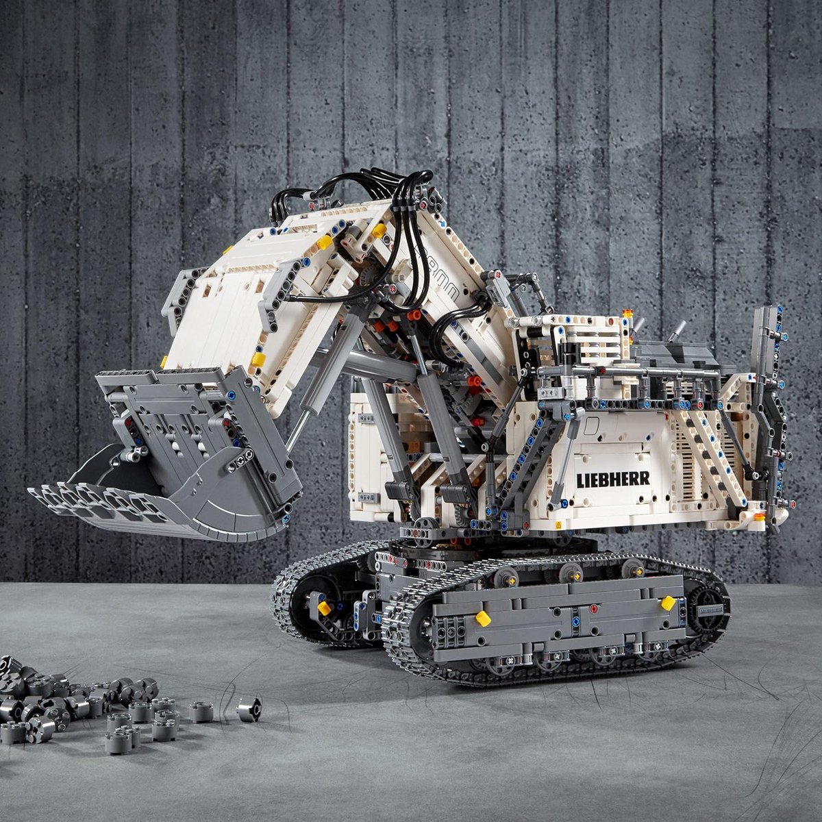 WatchEarn8's tweet image. LEGO 42100 Technic Control Liebherr R 9800 RC Excavator, Remote App Controlled Advanced Construction Set, with Interactive Motors
amzn.to/45md35A