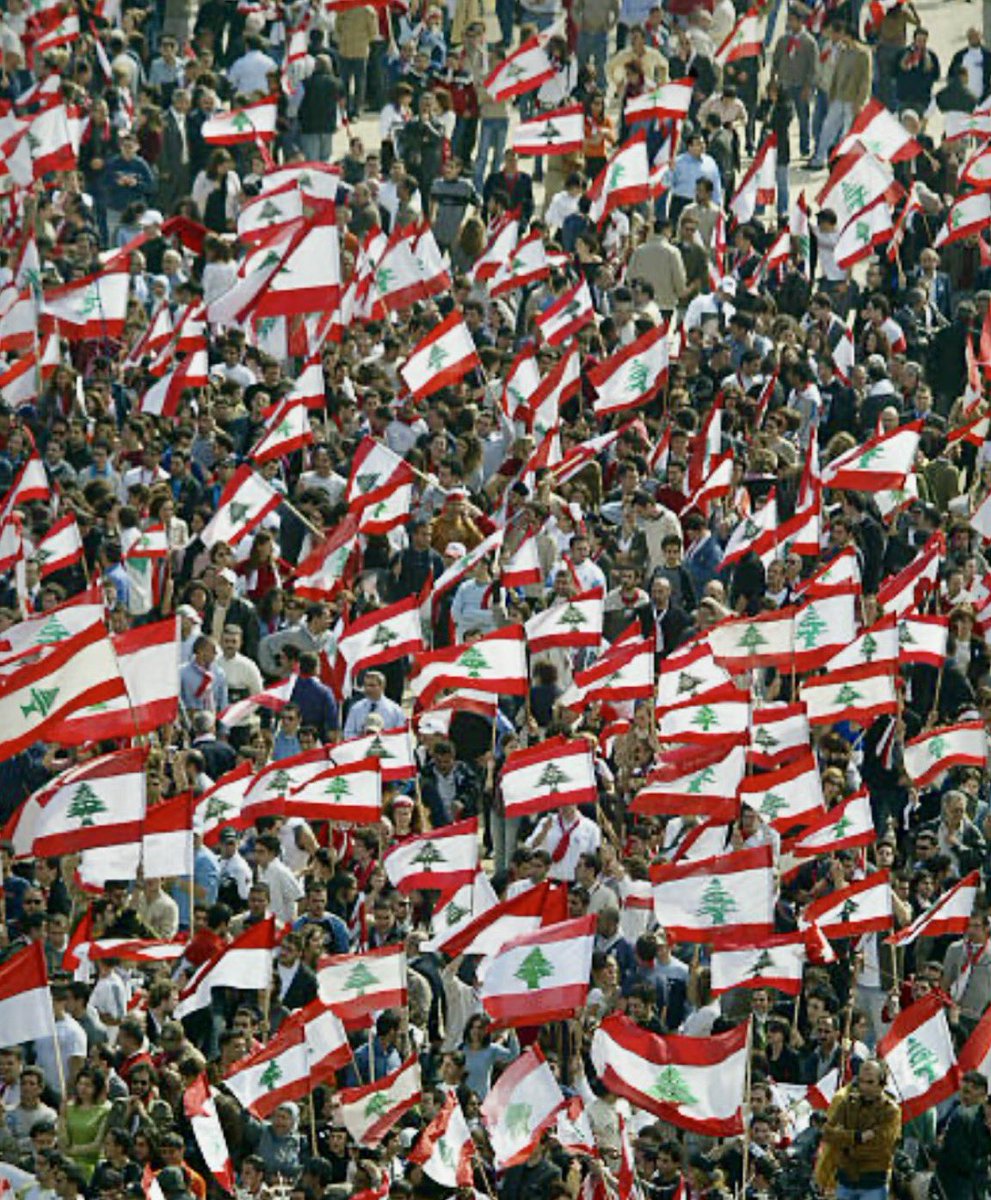 شكرًا فخامة الرئيس #جوزاف_عون،
شكرًا دولة الرئيس #نواف_سلام 
على تطبيق الدستور و القانون👏🏻👏🏻👏🏻

لعلّنا نصبح جميعًا متساويين أمام القانون و يحمينا
فقط #الجيش_اللبناني لا سواه. 

"" ما في بارودة بتحمينا إلا بارودة الجيش ... ما بتفرق بين أسامينا و ما بتسأل عن دين أو طيف""

#لبنان