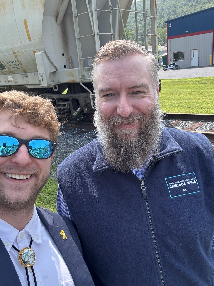 Great to run into <a href="/MatthewFoldi/">Matthew Foldi</a> on the trail repping <a href="/ShopFloorNAM/">The NAM</a> on the Big Beautiful Tour #ManufacturingWins