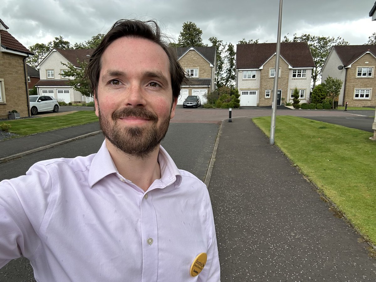 Out in Lenzie and Bearsden tonight, listening to what matters most to local people.

Thanks to everyone who stopped for a chat — we’ll be back again soon!

Stay in touch or get involved 👉 edlibdems.org.uk/adam
#StrathkelvinAndBearsden #LibDems