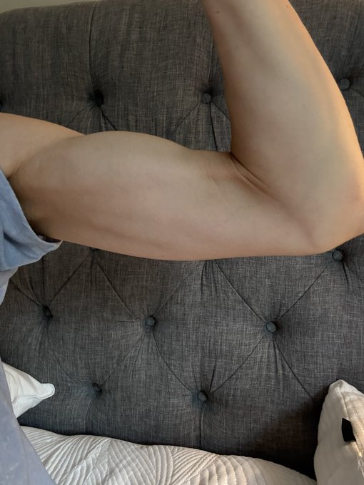 Watch 𝗚𝗶𝗮𝗻𝗻𝗮 💕✨جلالة الملكة's leaked NSFW photo on TwXstars