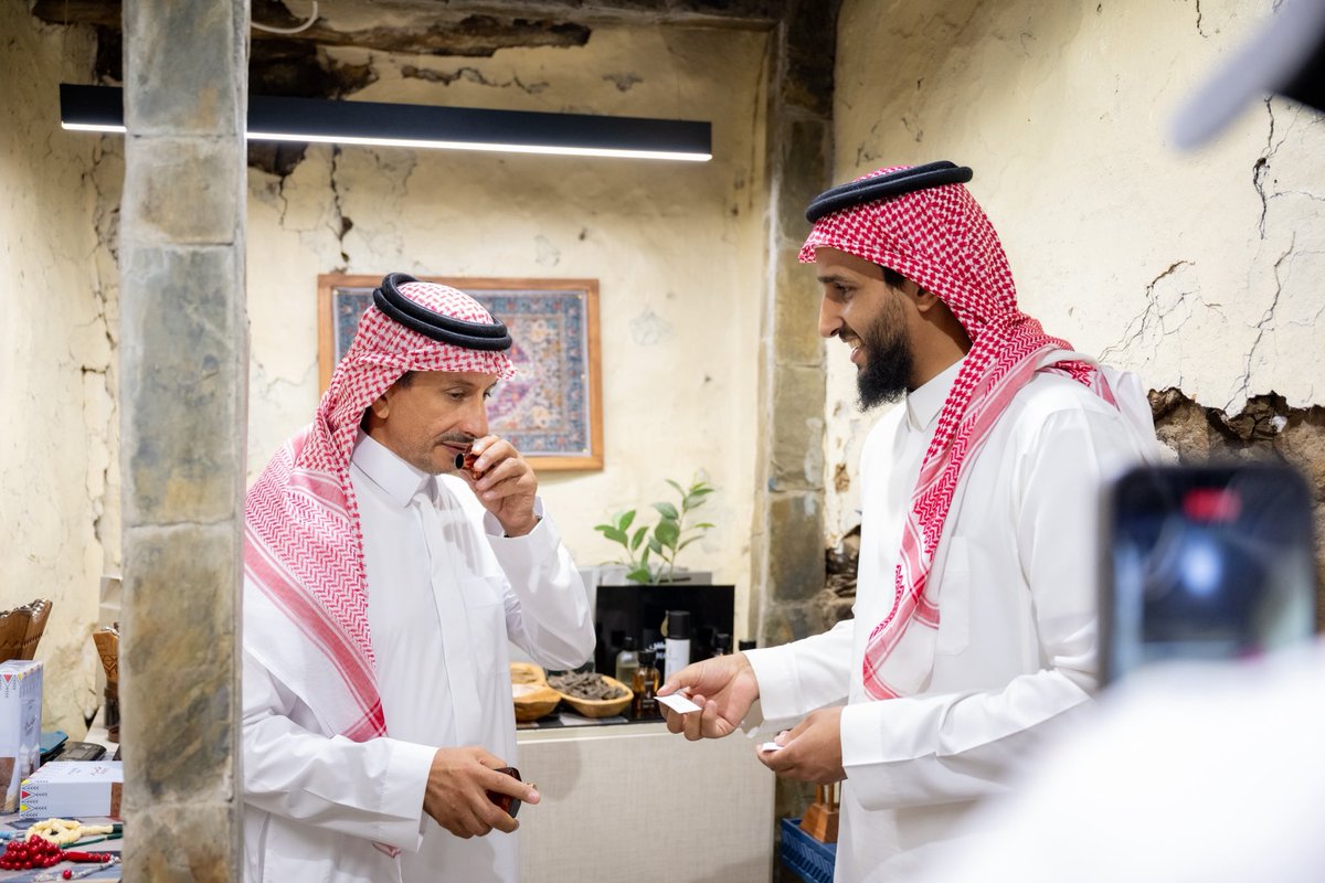 في ثاني أيام أبها، استمتعت بجمال الطبيعة والإطلالات البانورامية في أرياش ⛰️

كما سعدت بزيارة حي بسطة والاطلاع على طابعه التراثي العسيري الأصيل، إلى جانب التنقل بين التجارب المتنوعة في فعالية نجمة ونهر ☁️