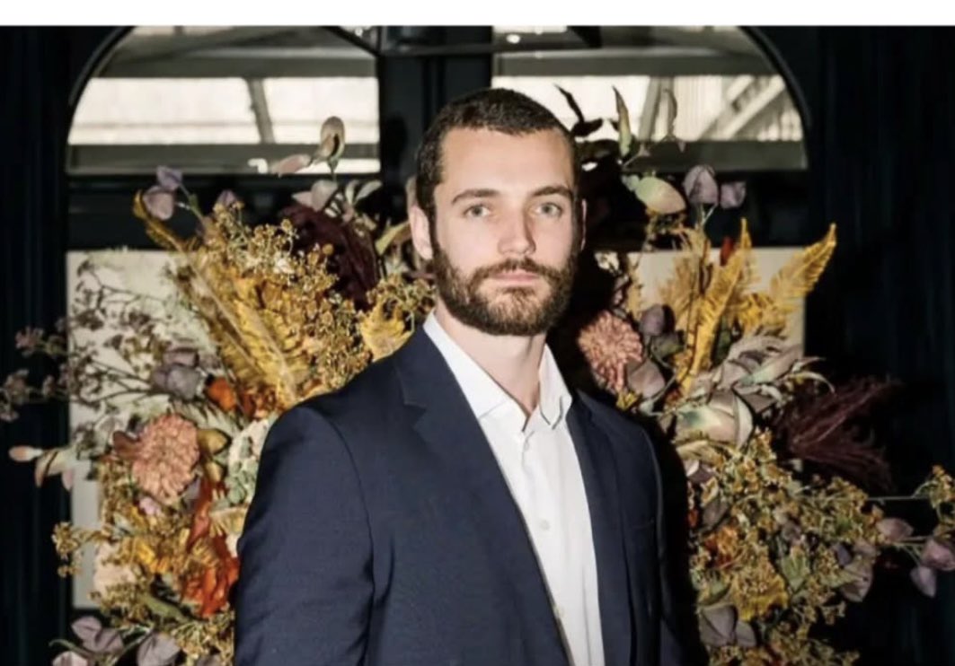 Vincent legroux (@legrouxvincent) on Twitter photo À 27 ans, <a href="/napsarkozy/">Louis Sarkozy</a> se lance en politique avec ambition, tout en affirmant ses différences. Inspiré par ses racines françaises et son expérience américaine, il tisse son réseau et esquisse une vision tournée vers l'avenir <a href="/LouisSarkoActu/">Louis Sarkozy Actu</a> À 27 ans, <a href="/napsarkozy/">Louis Sarkozy</a> se lance en politique avec ambition, tout en affirmant ses différences. Inspiré par ses racines françaises et son expérience américaine, il tisse son réseau et esquisse une vision tournée vers l'avenir <a href="/LouisSarkoActu/">Louis Sarkozy Actu</a>