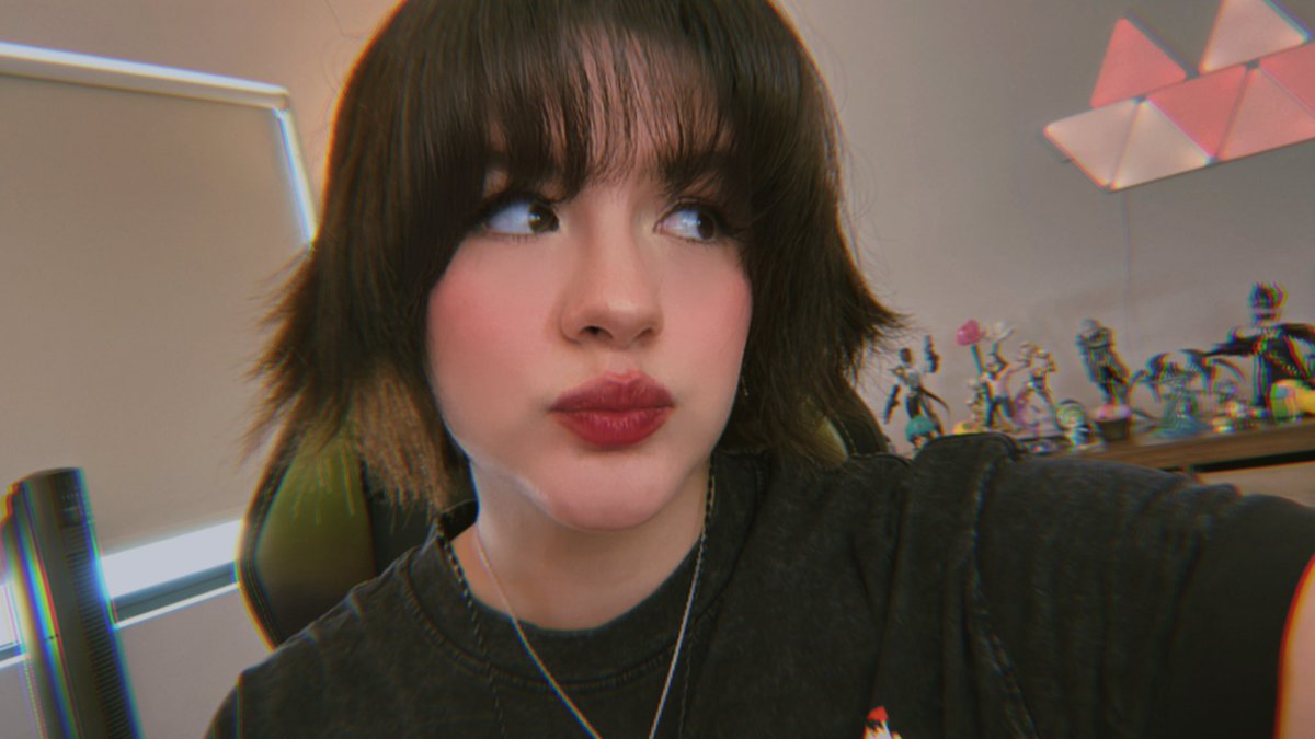 Ya en stream owo twitch.tv/maferrocha 💕