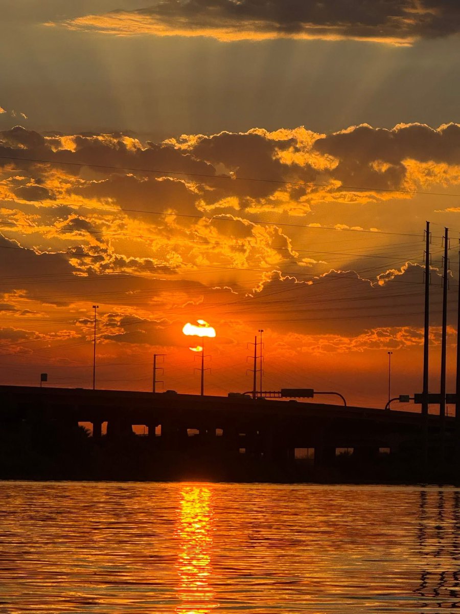 Tempe Town Lake Sunrise this morning!!❤️🔱❤️🔱❤️
📷:Melissa Ann
