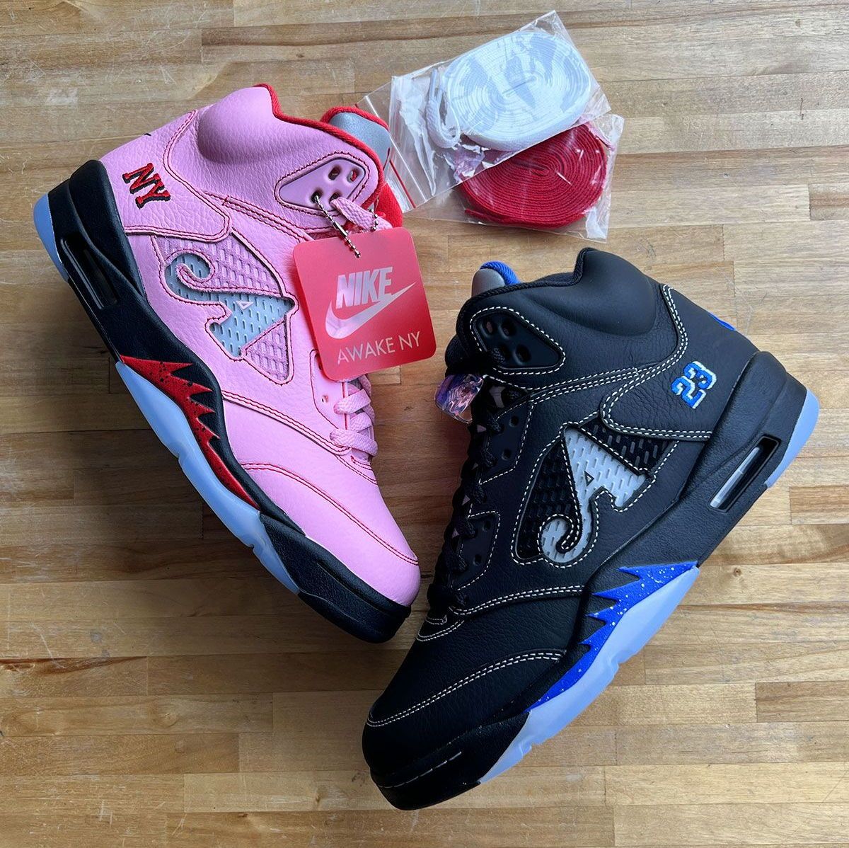 KicksFinder's tweet image. RELEASE DETAILS: Awake NY x Air Jordan 5 Retro OG SP Pack 🩷🔥😮‍💨

🗓️ EQL Raffle (Online): August 17th (Pink + Racer Blue)
🗓️ EQL Raffle (In-Store): August 17th (Pink Only)
🗓️ SNKRS/NBHD Release: August 30th (Racer Blue Only)

Pink is AWAKE exclusive, limited to 7,000 Pairs
Racer