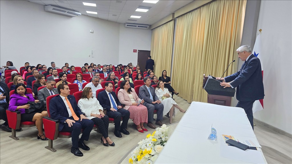 Mgdo. Vásquez Reyes participa de segundo día de sesión del ciclo de conferencias en la Procuraduría de la Administración... Más detalles en la web: organojudicial.gob.pa/noticias/magis…