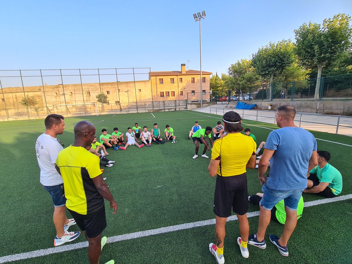 PRIMERA SESIÓN DE PRETEMPORA EN SOBRADIEL 

¡¡ AÚPA MONZAL Y NADA MÁS !! 💛 🖤💪⚽️🤟✅️
