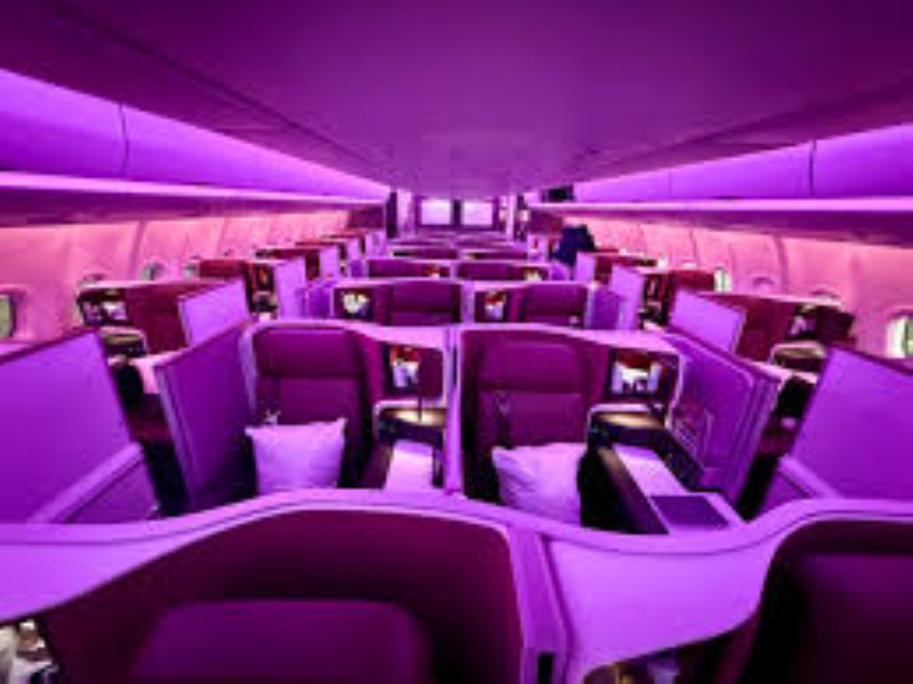 TheLuxTravelGrp's tweet image. Upper Class with Virgin Atlantic:
💺 Fully flat bed
🍷 Fine dining
🛎 Personal service
🍸 Onboard bar
Question is — how do you spend your time in the air?
#VirginAtlantic #UpperClass #BusinessClass #LuxuryTravel #TheLuxTravelGroup