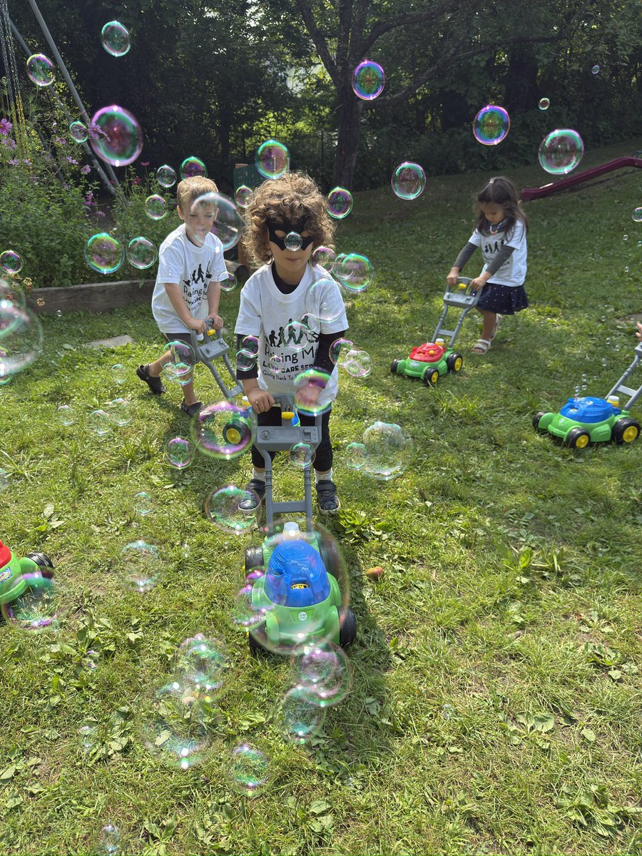 The second school I had a chance to visit today was Mapleleaf. Another great group of kids with a lot of energy. We had a blast and so much fun bubbling Lawn. These kids have so much energy! Thank you for inviting me. Can I visit your school next for bubble mowing day. This is