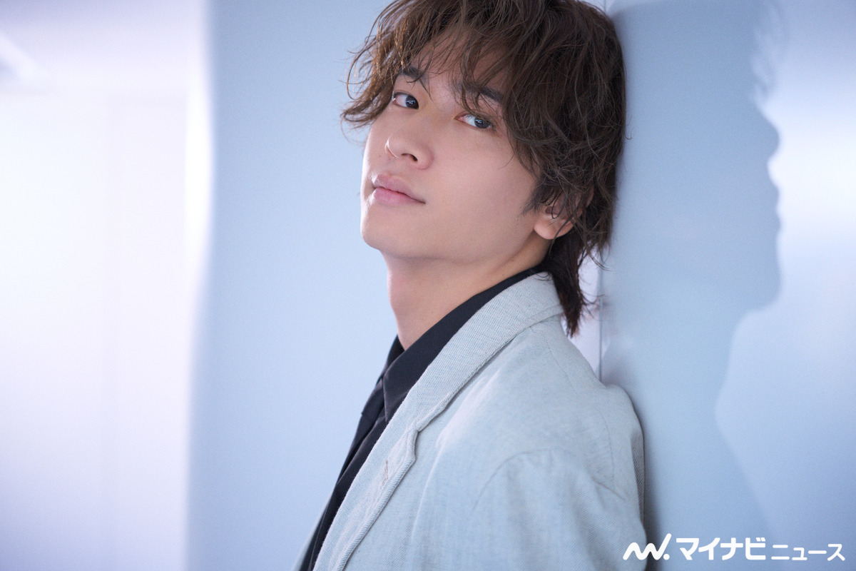 40までにしたい10のこと/庄司浩平着用色ちがいブラック上着 庄司浩平