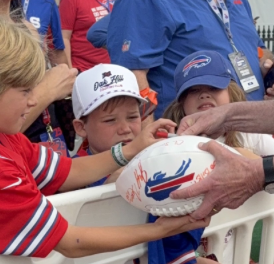 ambermarieduke's tweet photo. When you're hoping for Josh Allen and you get a 74-year-old Democrat who puts cheese on raw hamburger meat instead https://t.co/vlff8i1gdz