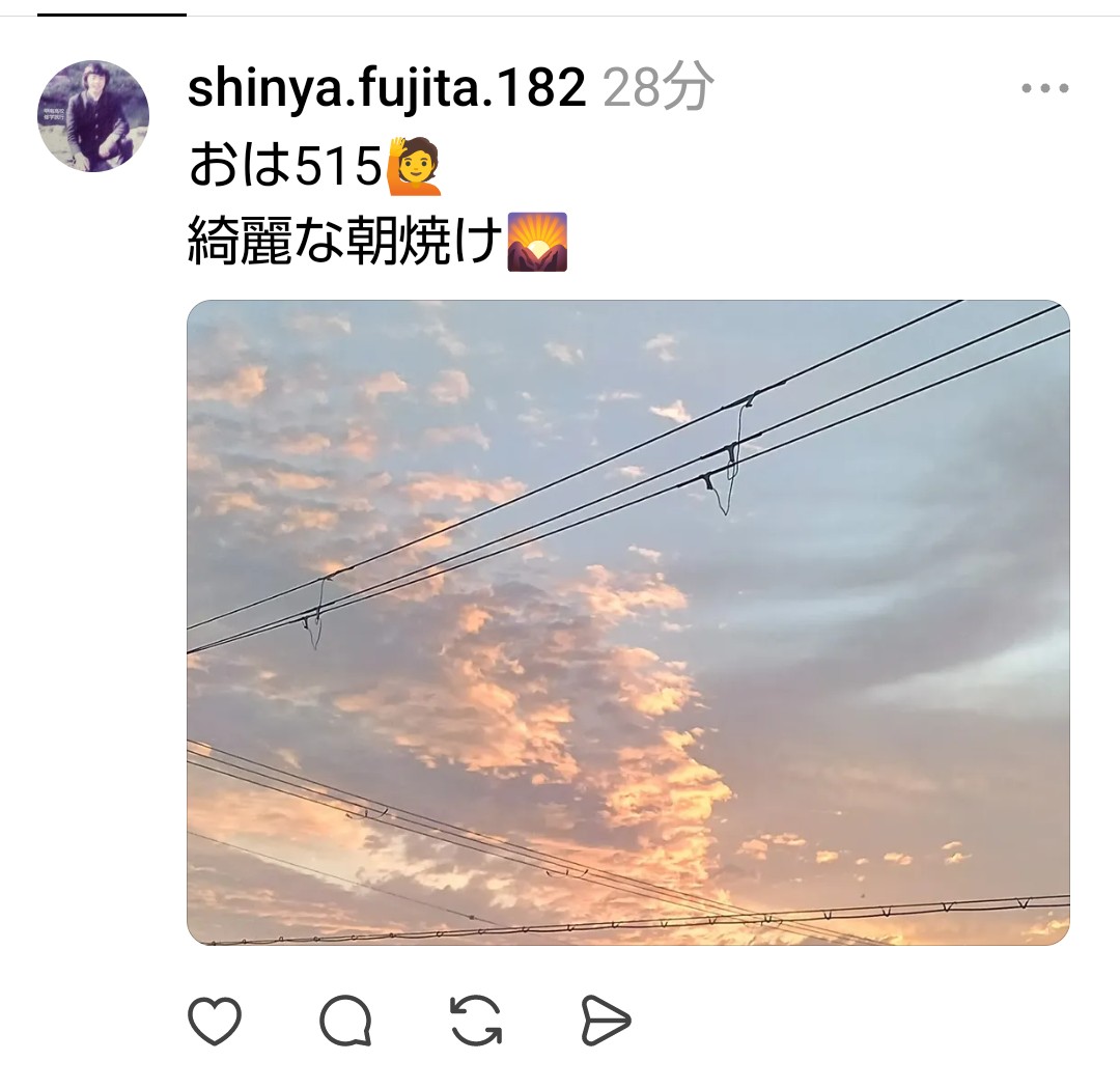 JE3OUUnew's tweet photo. しまった～😅
『 #TS520✨ 』⬇️
追記し忘れてました！
VY SRI 💦

つい、見とれていて(笑)
～ 朝焼け🌄 ～ ➡️

いつの間にやら…

おは551🌄
『あるとき😋』⬇️ https://t.co/gqV2hFKaw0