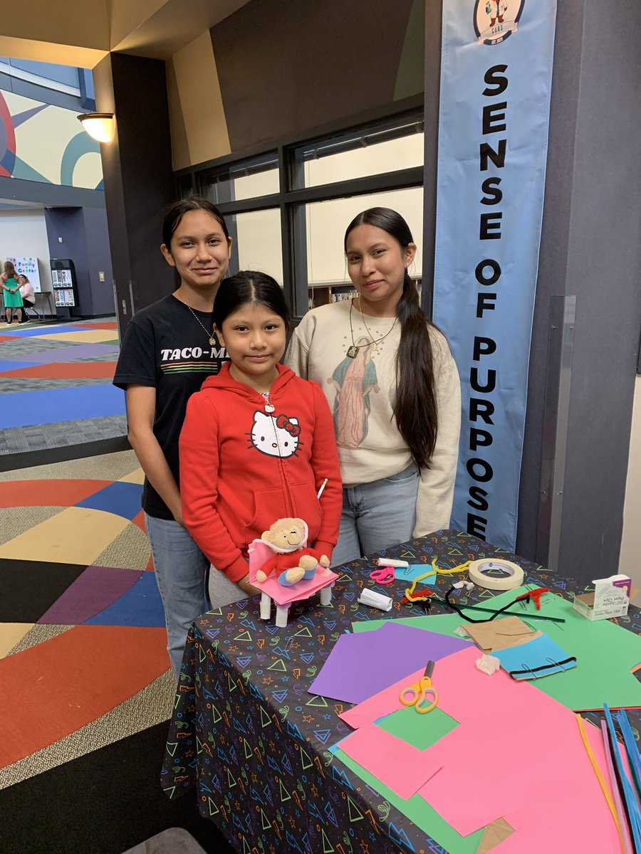 Villalpando_DL's tweet photo. From banana pianos ๐๐น to Baby Bearโs dream chair ๐ชโจโHorn STEM hallways were alive with curiosity at Meet the Teacher! #HornSTEM #STEMFun @AliefISD @aliefstem @Horn_Dreams_Big @AliefScience https://t.co/pdVvUjexwd