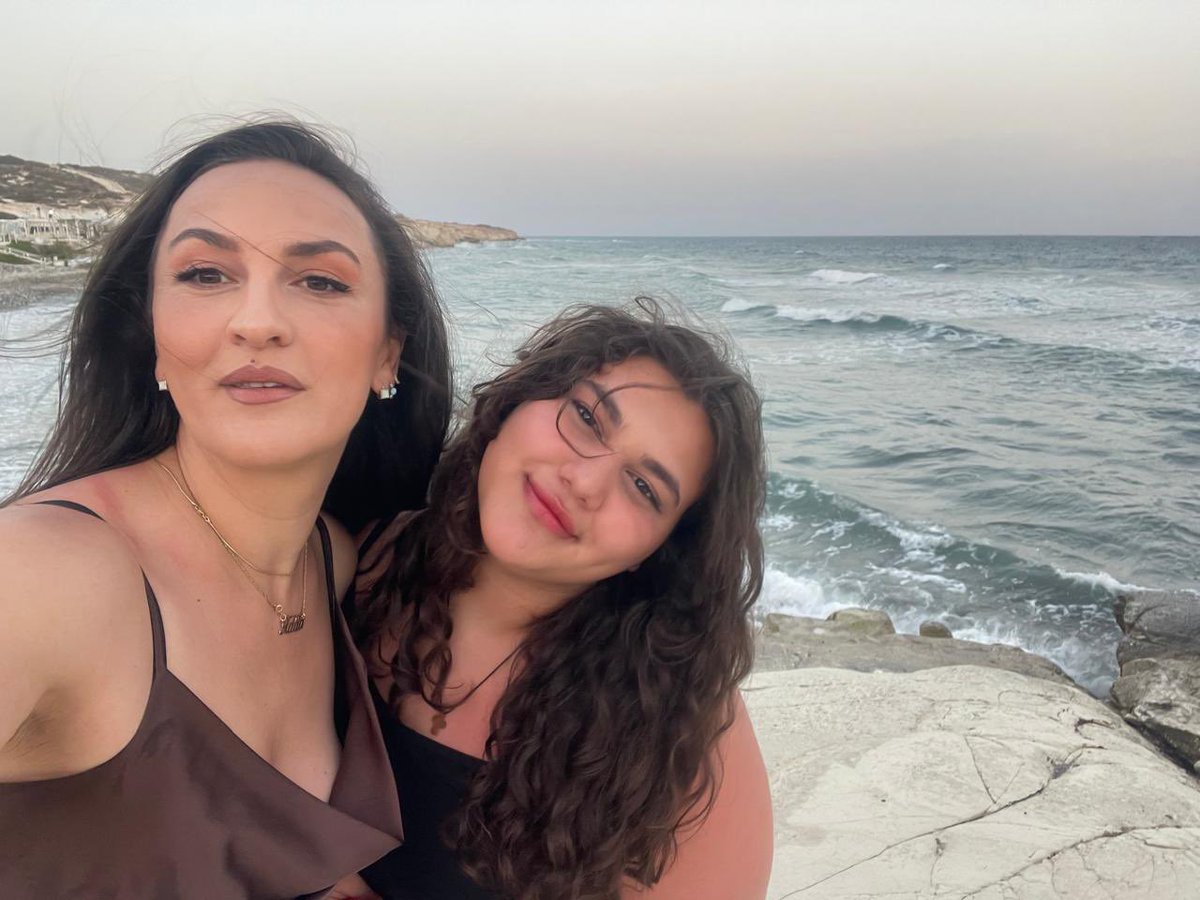 Nukachooom's tweet photo. Me and my momma ❤️🎀 https://t.co/WUKzQDrEWQ
