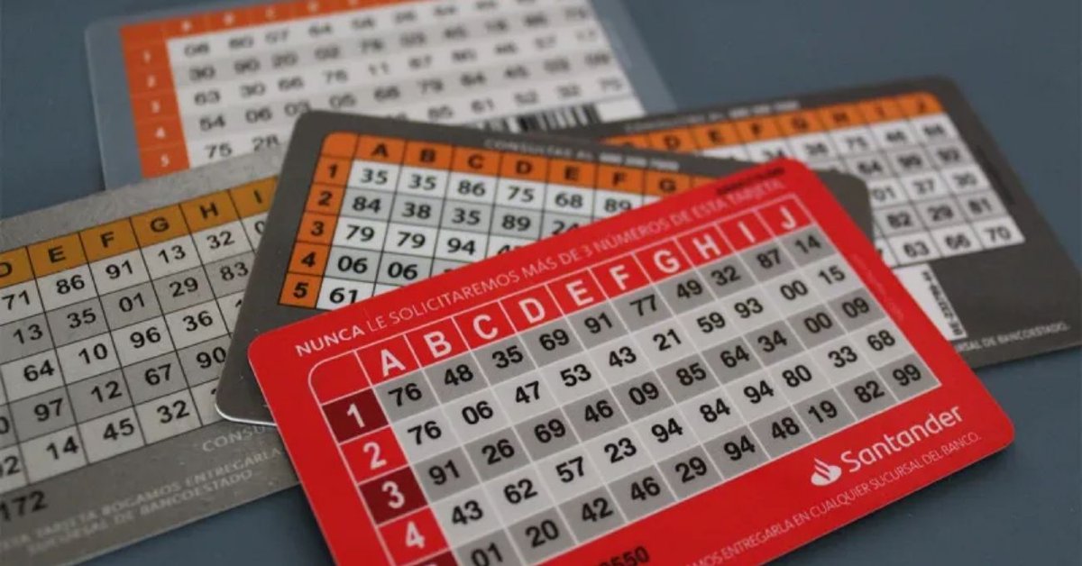 Finalmente retrasan en un año la eliminación de las tarjetas bancarias de coordenadas con las cuales millones de personas realizan sus transferencias, en su mayoría adultos mayores que reclamaron por la medida.