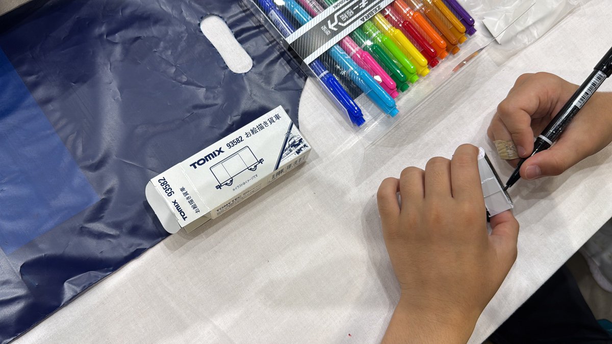 こんなものがあるのね
(TOMIX 93582 お絵描き貨車)