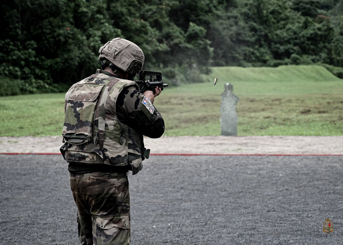 Lundi, les jeunes engagés du RIMaP-P ont enchaîné parcours jungle et tirs sur cibles dans le cadre de la Formation Générale Élémentaire - Réserve.

Résistance, cohésion et réflexes du combattant : les fondamentaux s’acquièrent sur le terrain.#RIMaPP #FGER