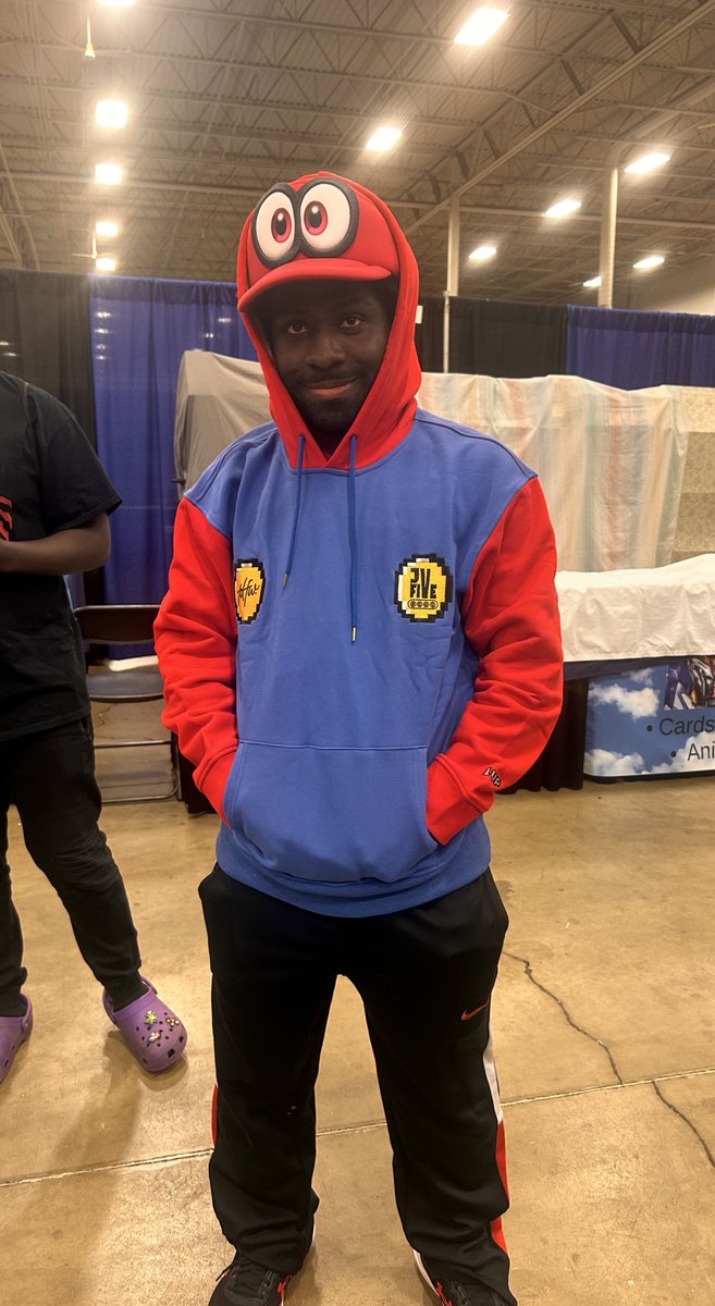 We finally got <a href="/NoTag9_5/">PHNM | EDG | NoTag</a> in one of our Mario hoodies 👀🪙