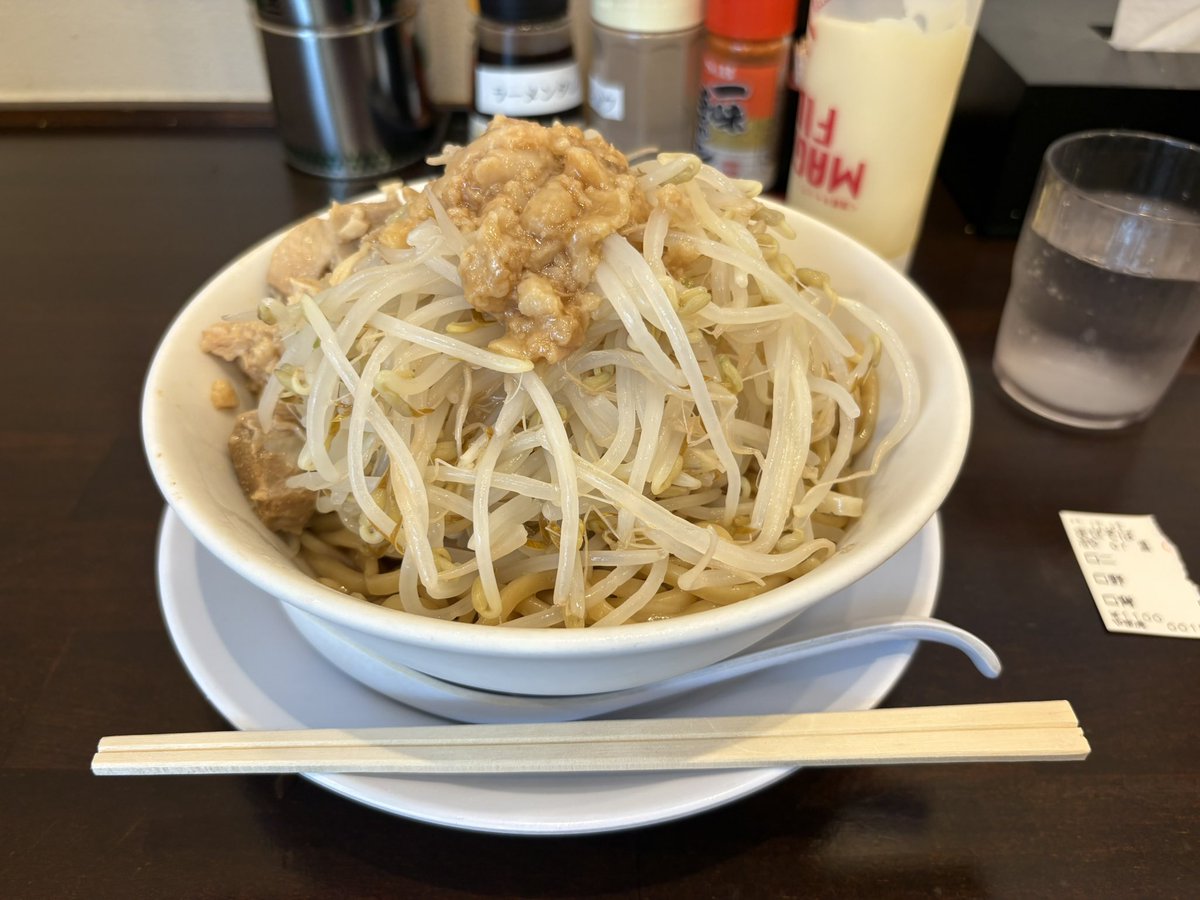 劇団シリウスの新妻八恵です。
今日は麺匠 やま虎さんにお邪魔しています。
ｽﾞﾙｽﾞﾙ！！
ﾊﾟｸﾊﾟｸ！！
と5秒で完飲。
"圧倒"すみません。
ワールドダイスターになる為に立ち止まっては居られません。