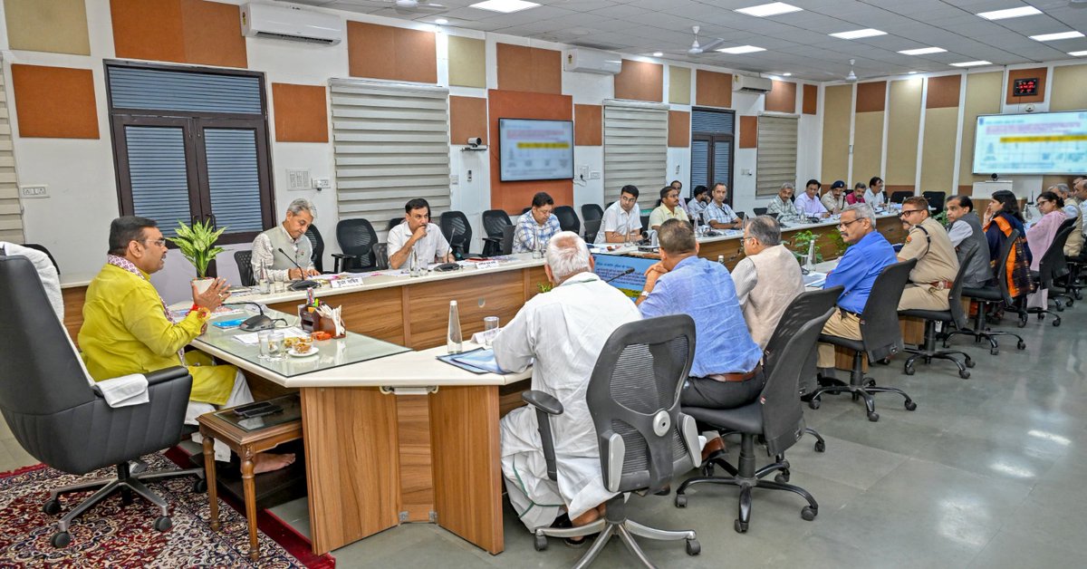 मुख्यमंत्री श्री भजनलाल शर्मा ने मुख्यमंत्री निवास पर, नवीन आपराधिक कानूनों के क्रियान्वयन को लेकर, उच्चस्तरीय बैठक की अध्यक्षता की। उन्होंने कहा कि देश में लागू तीन नवीन कानूनों में सजा की तुलना में, न्याय पर अधिक जोर दिया गया है। भारतीय न्याय संहिता, भारतीय नागरिक सुरक्षा