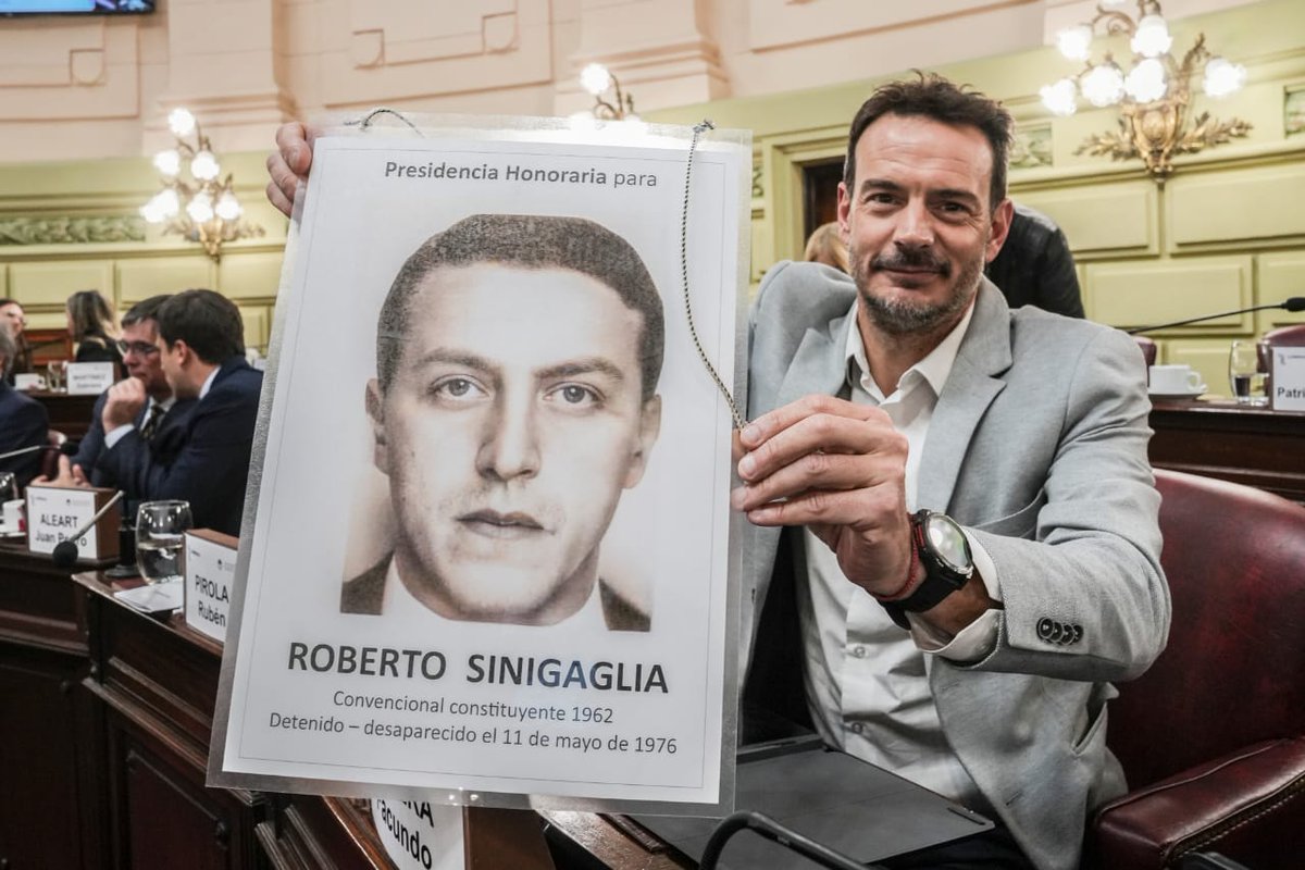 Aprobamos la presidencia honoraria de la Convención para Roberto Sinigaglia, convencional constituyente de 1962, compañero detenido desaparecido.

Ante los discursos negacionistas, avanzamos por una constitución con perspectiva de derechos humanos.