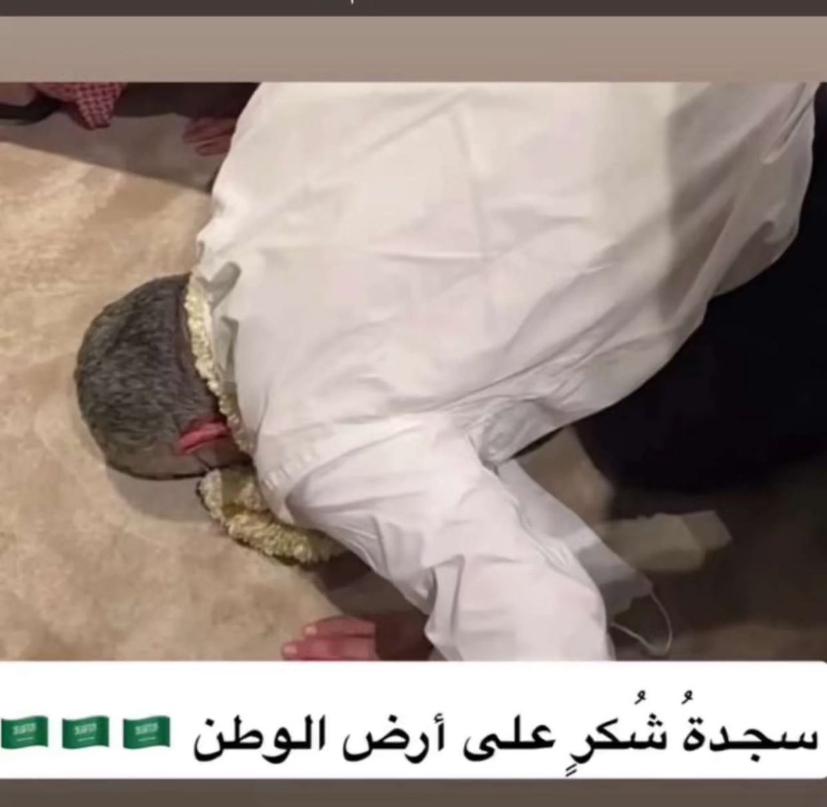 فرج الله يأتي بغتة ليس له موعد محدد ، ولا مكان معين ولا هيئة مخصصة ، قد يسوق الله إليك الفرج و أنت نائم ، و أنت منهمك في مشاغلك ، المؤمن تهب نسائم الفرج في قلبه في كل حين ، سلواه أن الله يدبر الأمر ولا يعجزه شيء في الأرض ولا في السماء .🥹♥️

 #حميدان_التركي