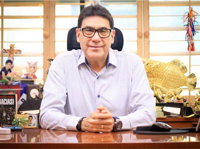 Jorge Morales Borbón (@jorge_moralesb) on Twitter photo QUITAN VISA A ALCALDE DE NOGALES. Fuentes del ICE me confirman que el alcalde de Nogales, <a href="/JGimNogales/">Juan Francisco Gim Nogales</a> fue retenido ayer al cruzar la frontera. Iba acompañado de un empresario de origen Chino de nombre Oscar Ma. A ambos les retiraron su Visa. No se ha informado de la causa, pero QUITAN VISA A ALCALDE DE NOGALES. Fuentes del ICE me confirman que el alcalde de Nogales, <a href="/JGimNogales/">Juan Francisco Gim Nogales</a> fue retenido ayer al cruzar la frontera. Iba acompañado de un empresario de origen Chino de nombre Oscar Ma. A ambos les retiraron su Visa. No se ha informado de la causa, pero