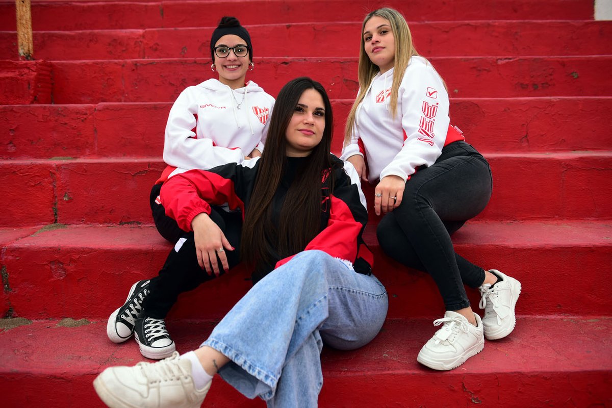Son hermanas y las tres se llaman GLORIA 🇦🇹

👉Obviamente, son hinchas y socias de #Instituto...

✅Mágica nota de <a href="/SebaRoggero/">Seba Roggero</a> 

lavoz.com.ar/deportes/futbo…