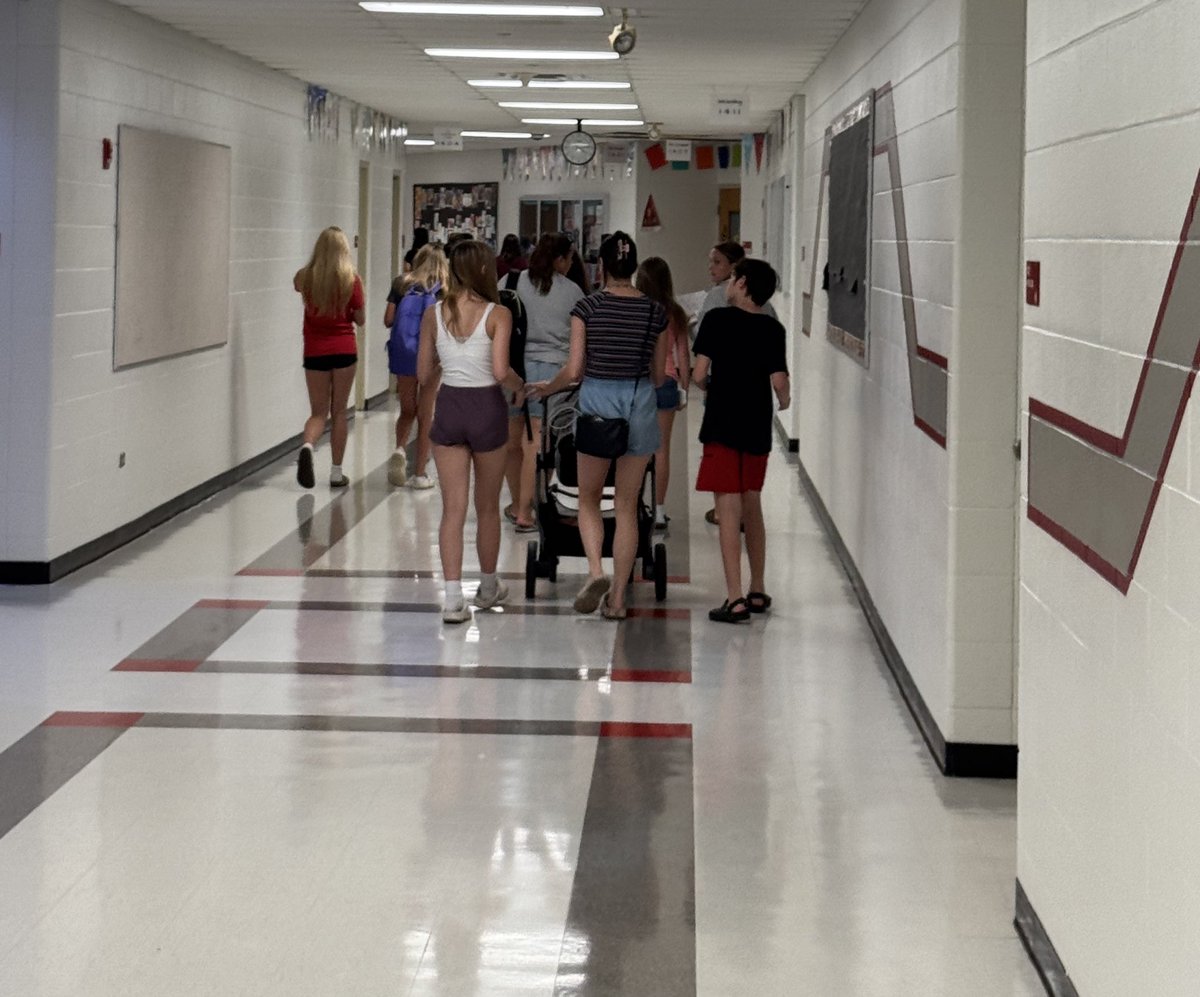 YMS Locker Fest! Welcome incoming 7th and 8th graders! 🦊<a href="/115yms/">Yorkville Middle School</a>