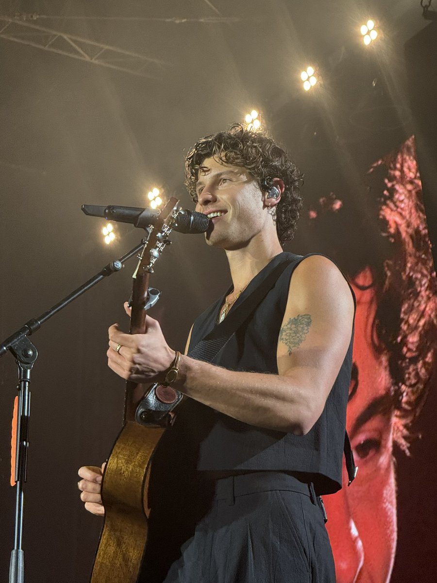 shawnmendsmex's tweet photo. 📸| Fotos de Shawn Mendes hoy en el festival en Budapest.

#OnTheRoadAgainSziget https://t.co/sWIIAzb2rA