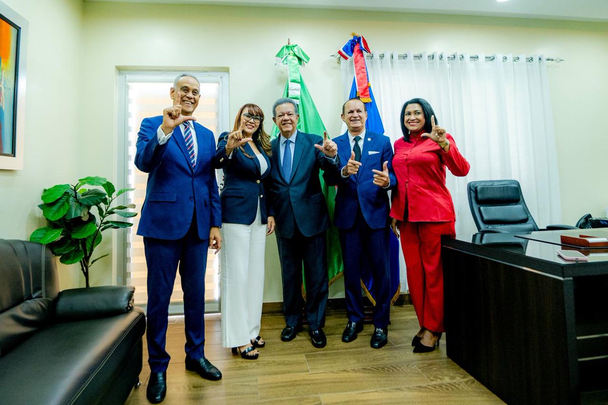 Manolo Pichardo (@manolopich) on Twitter photo Foto tomada al medio día de hoy Junto al compañero <a href="/LeonelFernandez/">Leonel Fernández</a>, previo al encuentro con los movimientos "El regreso de Leonel" y "República Fuerte", precididos por Jesús María Hernández y Elisa Guzmán Ayala, respectivamente. También estuvo con nosotros Elena Mejía, Foto tomada al medio día de hoy Junto al compañero <a href="/LeonelFernandez/">Leonel Fernández</a>, previo al encuentro con los movimientos "El regreso de Leonel" y "República Fuerte", precididos por Jesús María Hernández y Elisa Guzmán Ayala, respectivamente. También estuvo con nosotros Elena Mejía,