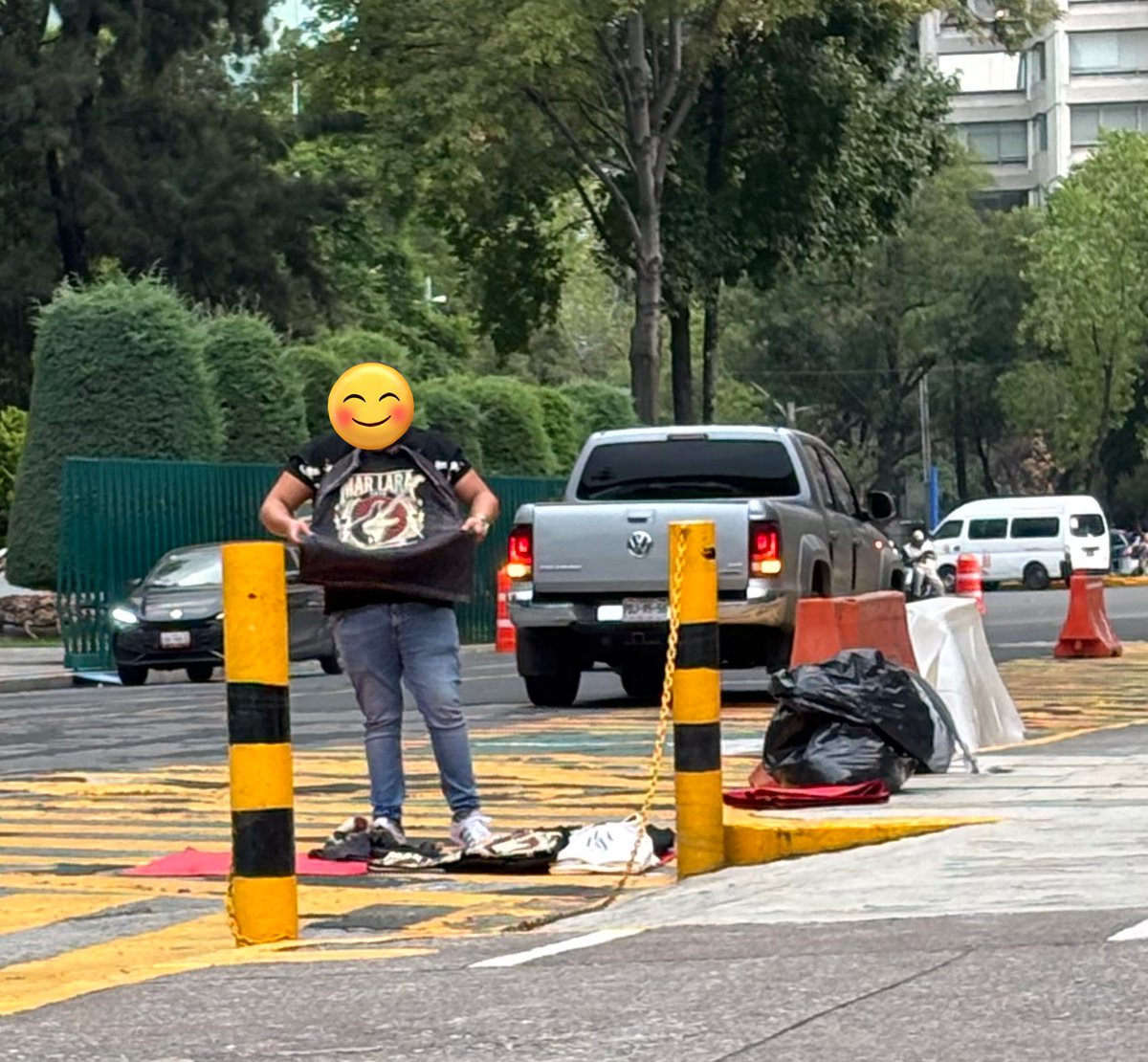 Destinadas_of's tweet photo. Amigosssss un logro mรกs, ya venden merch pirata de Mar Lara JAJAJAJAJAJA https://t.co/oJm1snISDO