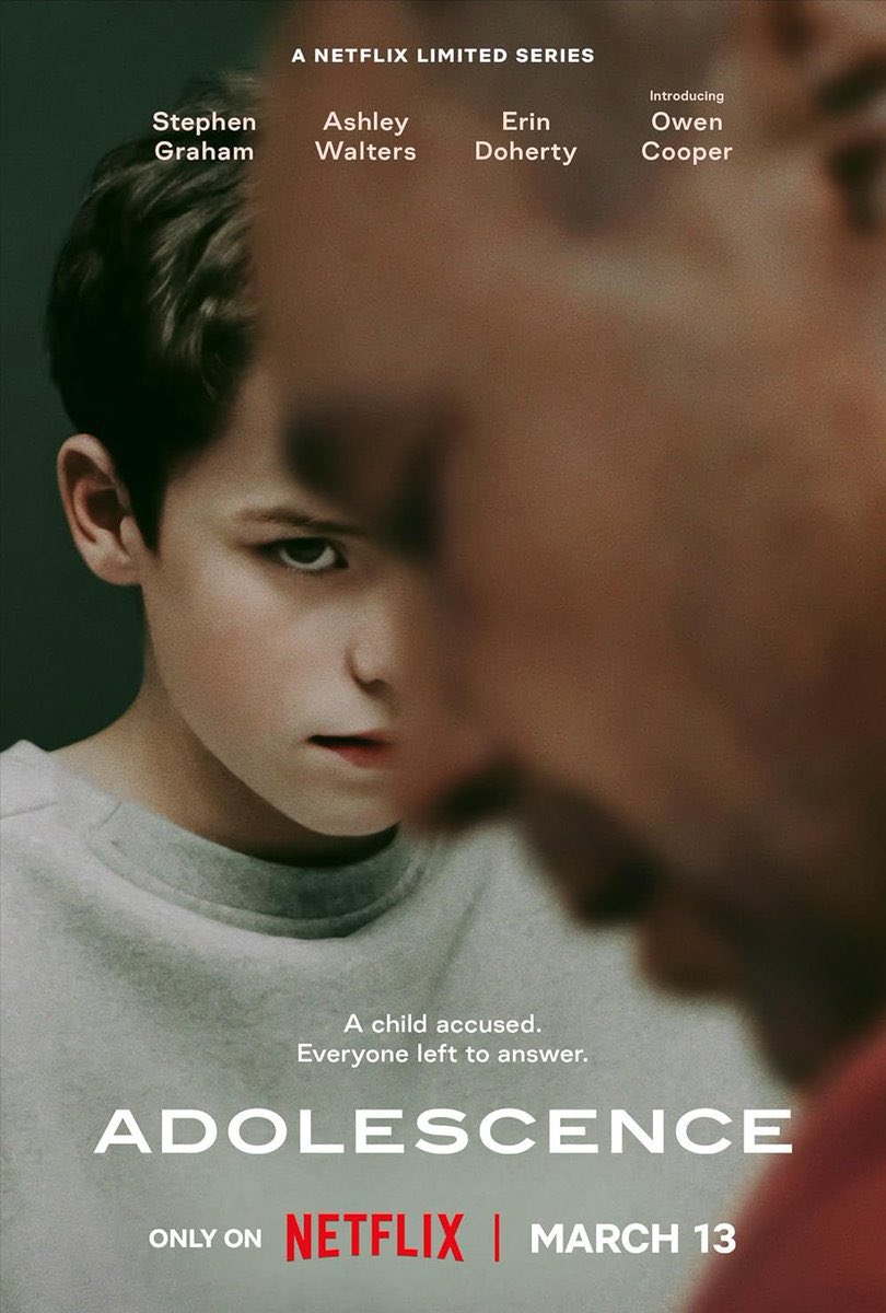 مسلسل #Adolescence

مكون من أربع حلقات عن طفل متهم بارتكاب جريمة قىّل

مسلسل تجذبك احداثه وتخليك تفكر بكل شيء

تقييمي له 10/10

من الآخر المسلسل بطل 🔥