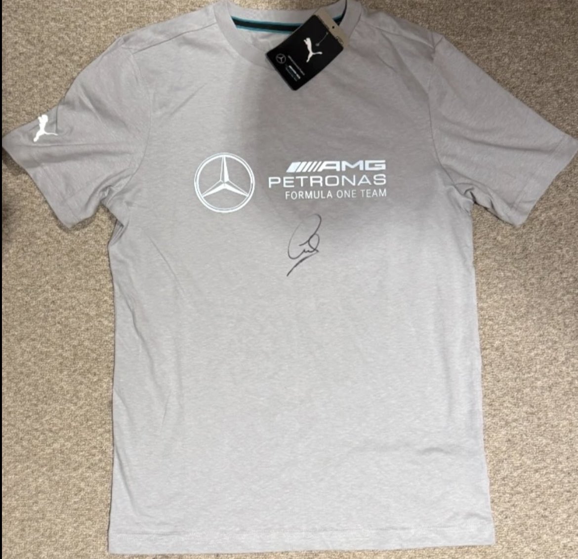 Signed Lewis Hamilton AMG Petronas Mercedes Formula One T-Shirt with Certificate of Authenticity ✍️ 

Can be framed with any 2 photos of your own choice and name plaque 🖼️