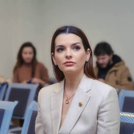 Ümit Özdağ:

Gagavuz Türklerinin lideri Evghenia Gutul tutuklandı ve Türk Dışişleri Bakanlığı hiç bir tepki vermedi. İnanılır gibi değil.