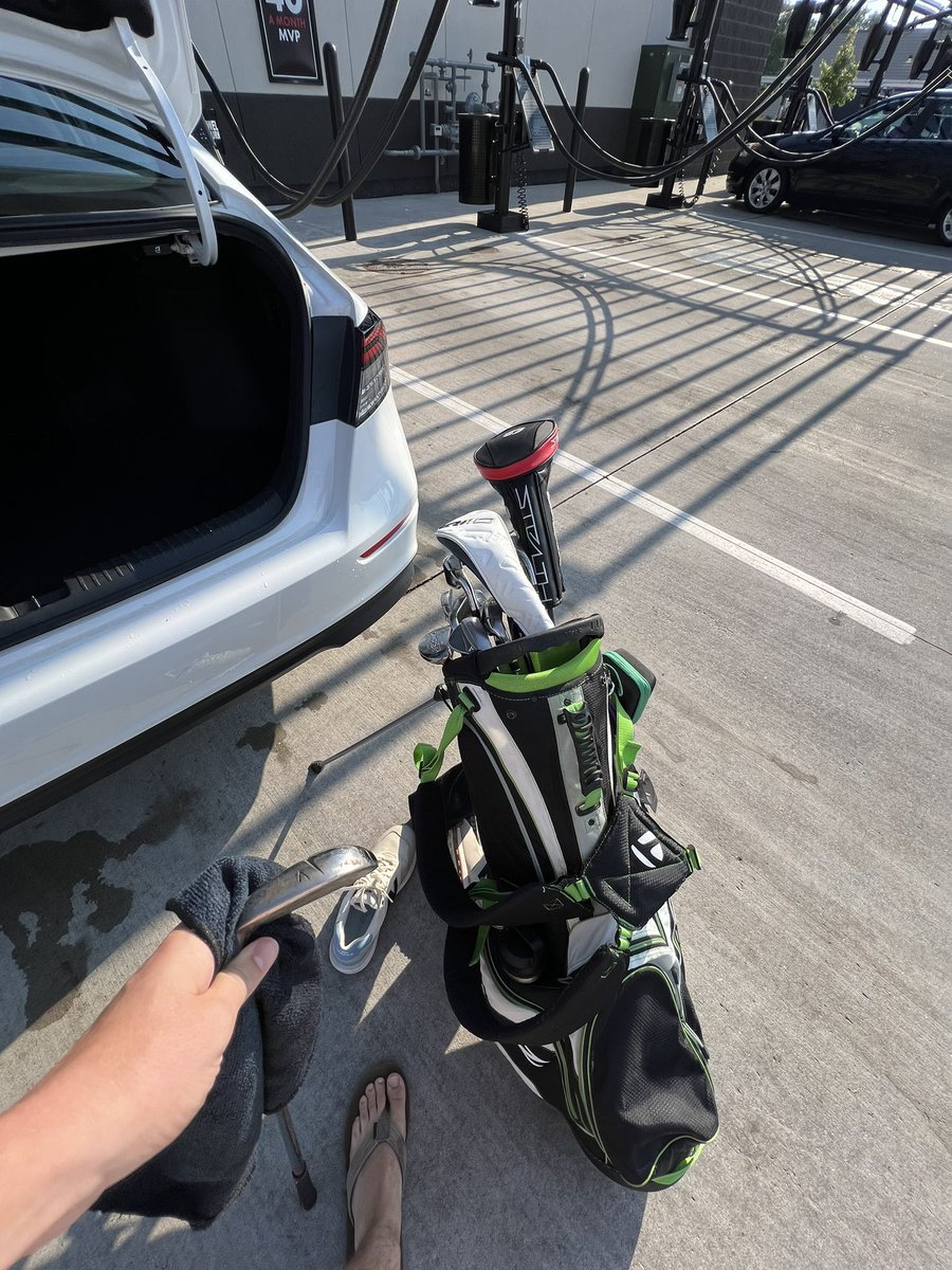 ttsoswagg's tweet image. Cleaning clubs at the car wash #cbtm #footdox