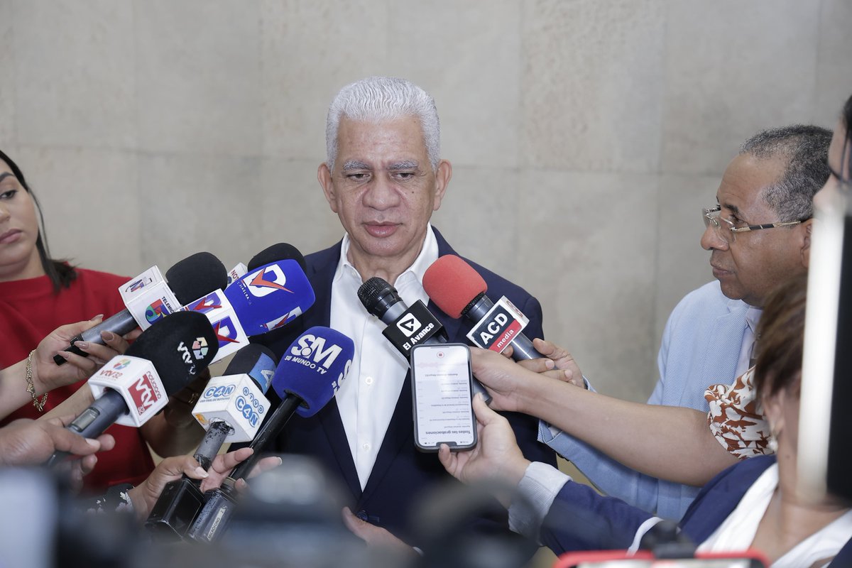 Senado de la República Dominicana (@senadord) on Twitter photo El presidente del Senado, <a href="/ricardodlsanto3/">Ricardo De Los Santos</a>, destacó las iniciativas legislativas que serán trabajadas con prioridad en la próxima legislatura, para actualizarlas y hacerlas cónsonas con la Constitución de la República, entre ellas el proyecto de ley que modifica Código Laboral. El presidente del Senado, <a href="/ricardodlsanto3/">Ricardo De Los Santos</a>, destacó las iniciativas legislativas que serán trabajadas con prioridad en la próxima legislatura, para actualizarlas y hacerlas cónsonas con la Constitución de la República, entre ellas el proyecto de ley que modifica Código Laboral.