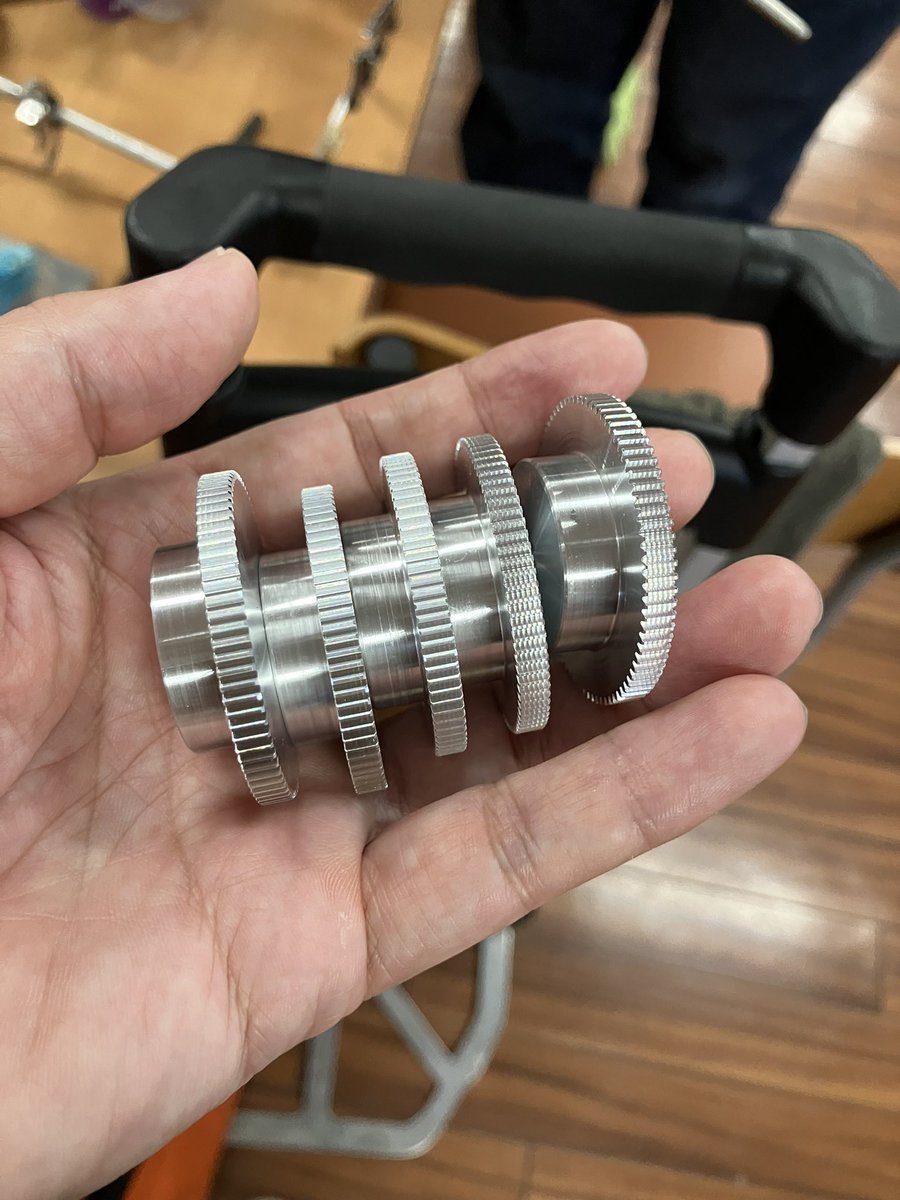 ＬＳ0.5タイプの廃盤をきっかけに #かわさきロボット競技大会 へ参加している弊社選手の意見をまとめ、
「アルミ歯車　A7075製　モジュール0.5　歯数80　を製作しました!」
現在実機テストを行い、加工や耐久面を確認中です。多くのユーザ様から、販売希望のお声を頂ければ販売に繋げます。