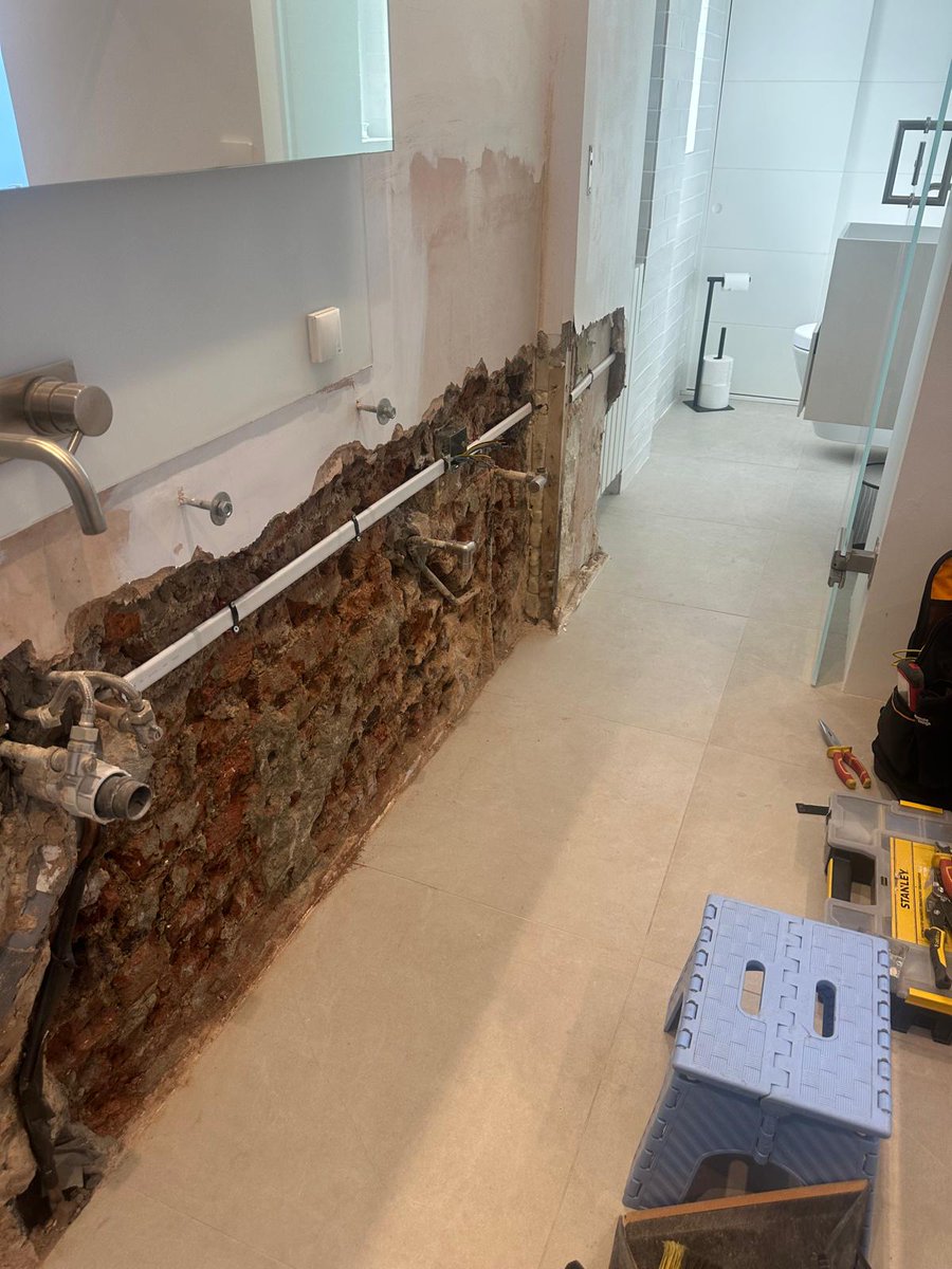 reelectrical's tweet image. In North London &amp;amp; need:
1) EICR certificate for safety compliance?
2) Updated commercial lighting?
3) Fuse box not keeping up?

RE Electrical delivers fast, certified solutions. Call 0800 774 7951
#EICRCertificate #FuseboxUpgrade #NorthLondonElectrician