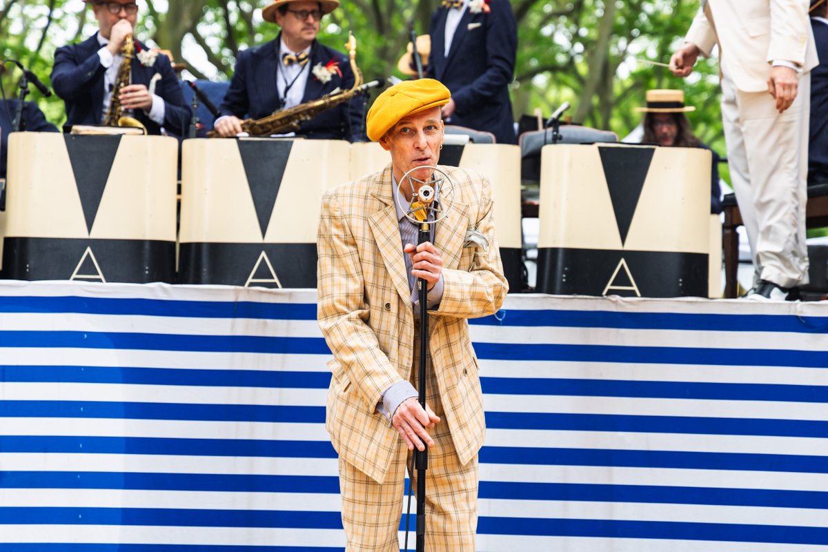 No better place to La Dee Dah than at Jazz Age Lawn Party 🥂 (Other than Gatsby's mansion, of course 😉)

 Jazz Age Lawn Party returns this weekend to Governors Island, Aug. 9th - Aug.10th ✨

📸: Rebecca J Michelson

#thegreatgatsby #bwaygatsby #jazzagelawnparty