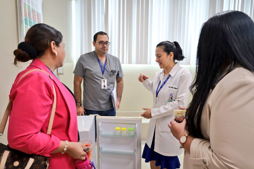 LosRiosIESS's tweet photo. 4º día de taller sobre #LactanciaMaterna🤱🏻 en el Hospital General Quevedo🏥

Las mamás y servidoras de la unidad médica en periodo de lactancia aprendieron sobre la Normativa vigente y el uso de lactarios institucionales que permite amamantar y trabajar a la vez. https://t.co/ZI4xlee8z8